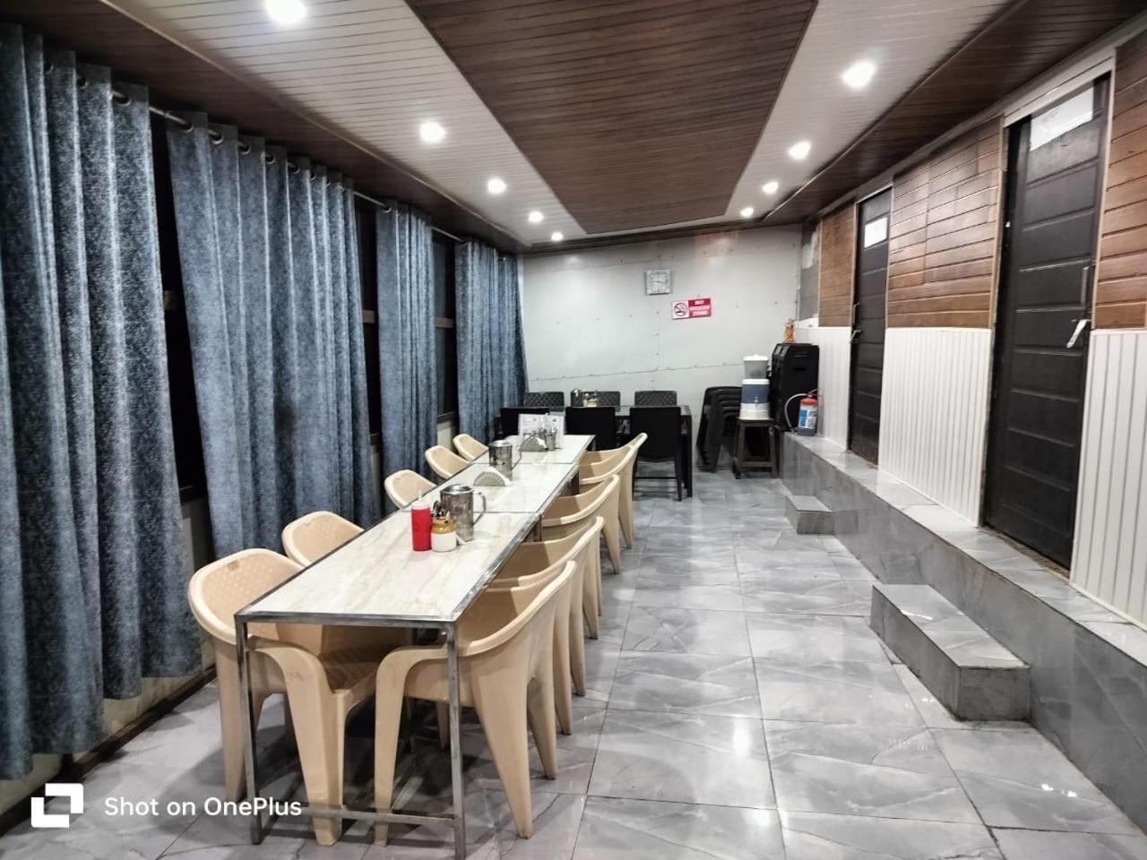 Silver Dew Resorts And Restaurant Данаулти Екстериор снимка